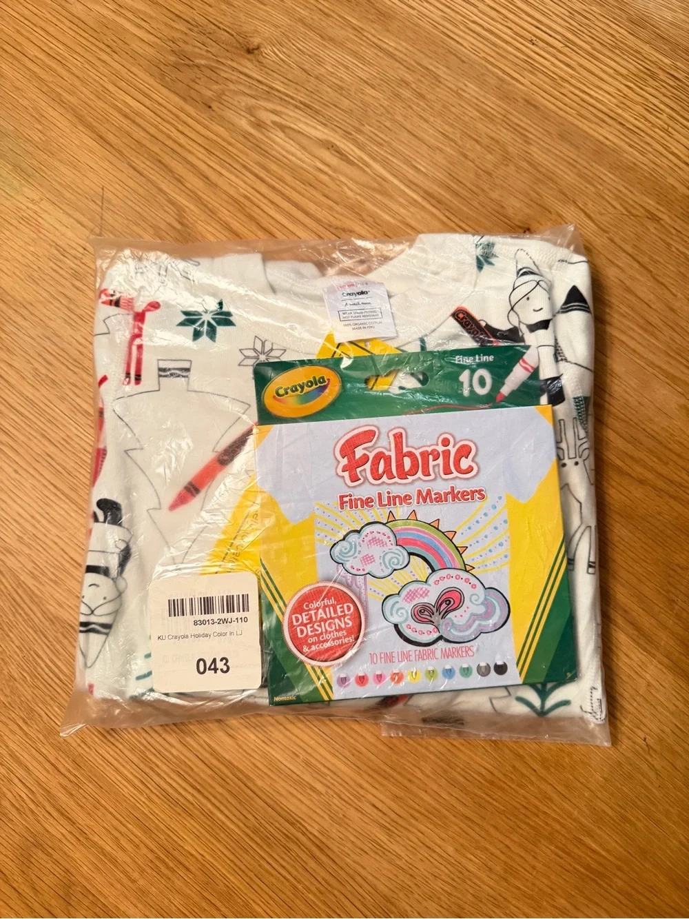 Hanna Andersson Kids Crayola Holiday Reindeer Print Pajama Set with Markers NWT